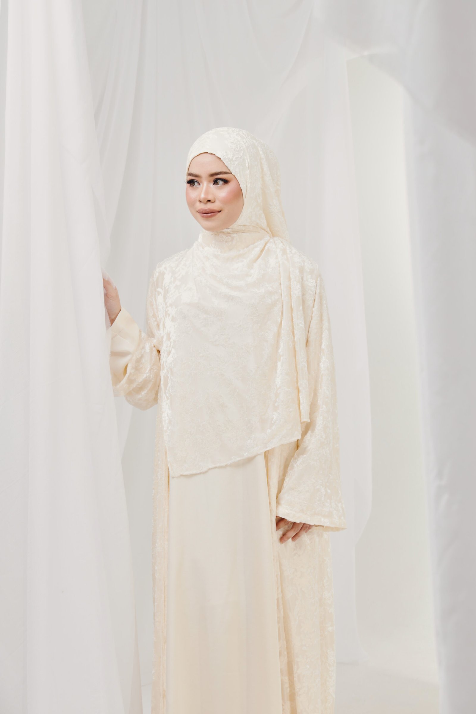 SHARIFÁH ABAYA - ⁠PORCELAIN