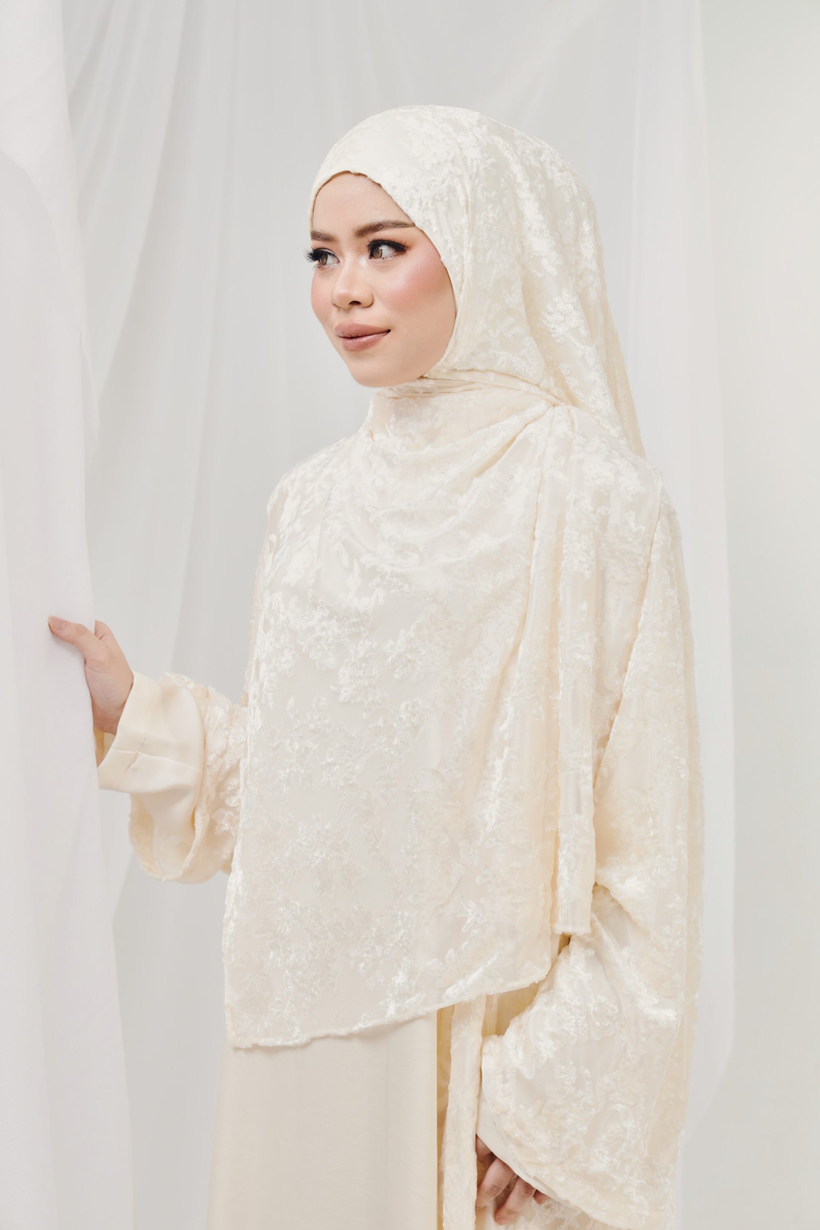 SHARIFÁH ABAYA - ⁠PORCELAIN