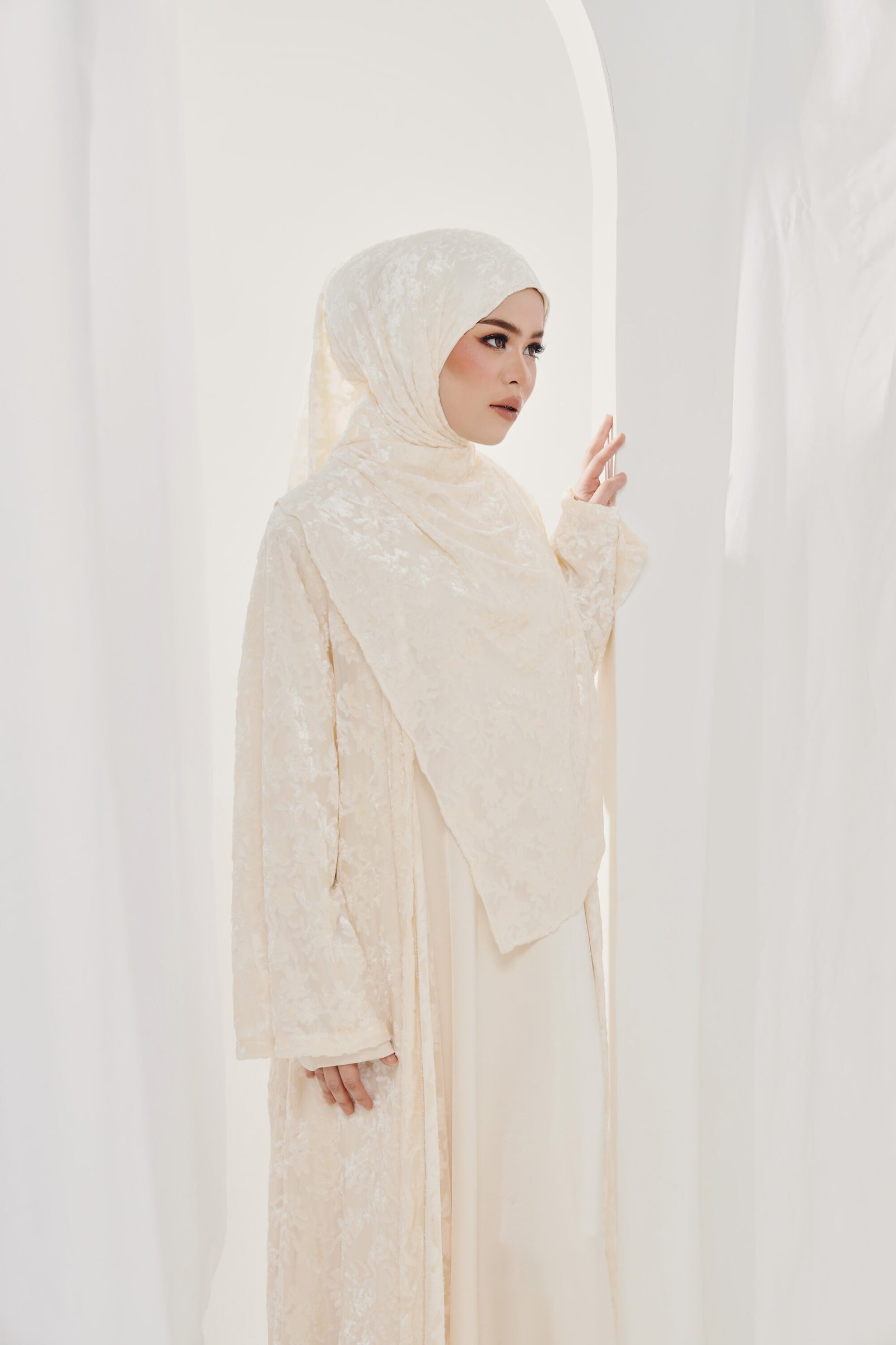 SHARIFÁH ABAYA - ⁠PORCELAIN